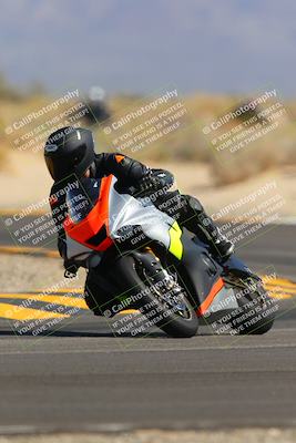 media/Oct-08-2022-SoCal Trackdays (Sat) [[1fc3beec89]]/Turn 16 (125pm)/